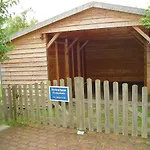 Fischerkate-mit-schoenem-garten Bohl