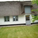 Fischerkate-mit-schoenem-garten Дом отдыха Bohl