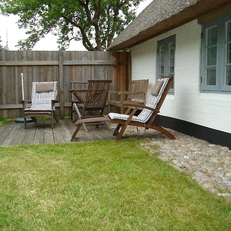 Fischerkate-mit-schoenem-garten * Sankt Peter-Ording