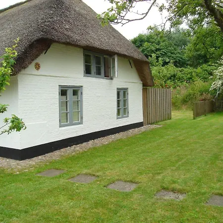 Fischerkate-mit-schoenem-garten *