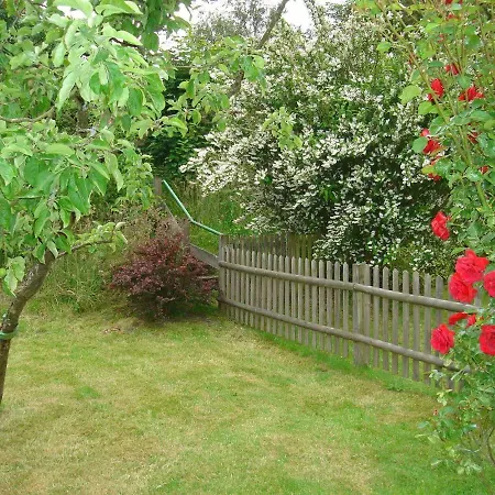 Fischerkate-mit-schoenem-garten *