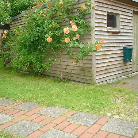 Fischerkate-mit-schoenem-garten Tatil Evi *