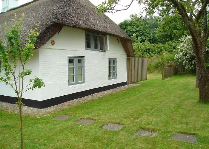 Fischerkate-mit-schoenem-garten *