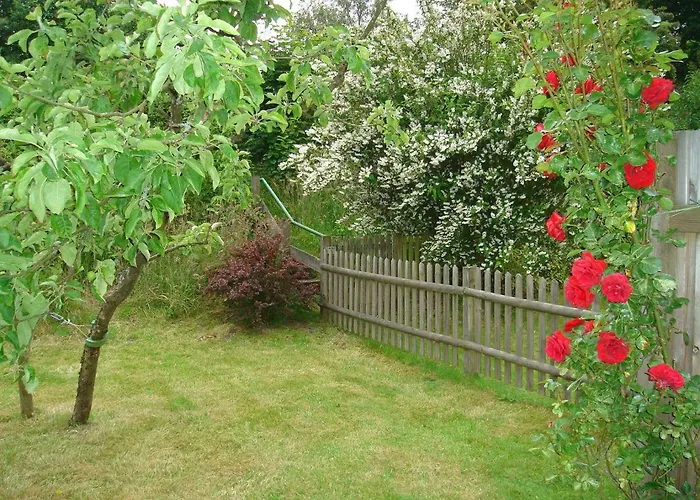 Fischerkate-mit-schoenem-garten *